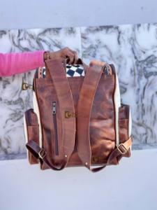 กระเป๋าเป้หนังแท้ลายตารางหมากรุก  งานแฮนด์เมด  ตกแต่งขนสัตว์  ดีไซน์เก๋  สำหรับนักเรียน  แบบ unisex  กระเป๋าดีไซน์เนอร์สุดพิเศษ - Product Image 3