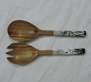 Cuillère de cuisine en silicone mat antiadhésive, résistante à la chaleur, facile à nettoyer, avec manche en bois, design robuste, pour servir, mélanger, remuer - Product Image 5
