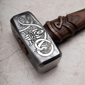 Marteau Viking gravé avec manche en bois, face carrée, réplique décorative faite à la main - Product Image 3