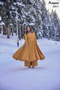 Hermosa temporada de invierno Especial enorme estilo trabajo Digital impreso pesado algodón seda bordado Kurti y fondo con Fancy Dupatta Set - Product Image 3