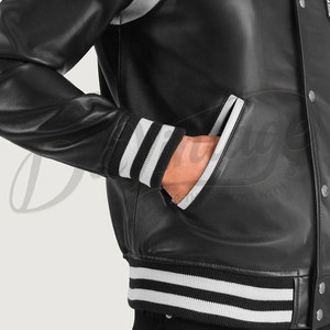 เสื้อแจ็คเก็ตหนังแท้สีดำสำหรับผู้ชาย แบบ Varsity พร้อมแผ่นปะไหล่สีขาวและปลายแขนเสื้อแบบริบแถบลายทาง สไตล์ Letterman Bomber - Product Image 6