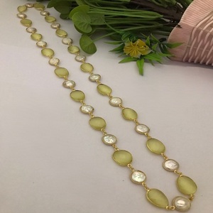 Ensemble de bijoux élégant de qualité supérieure plaqué or avec perles naturelles, style antique fusion, pour les occasions spéciales, collection pour femmes et filles, 24 cm - Product Image 2