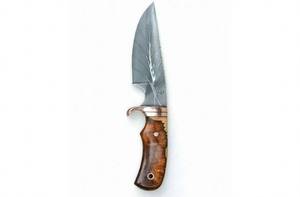 Outil utilitaire d'extérieur artisanal en acier Damas, manche en bois de burl, garde en cuivre, étui en cuir - Product Image 4