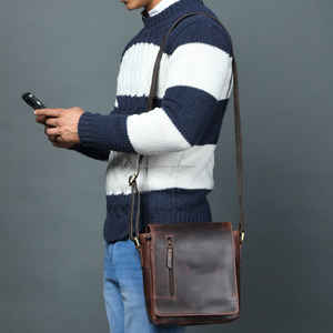 Sac messager en cuir rigide de qualité supérieure pour hommes - Product Image 3