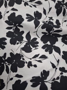 Tissu Popeline de Mousseline de Viscose Biologique Imprimé Floral Estival Vibrant Motif Présage Floral pour Femmes et Filles Coupe Trapèze - Product Image 6
