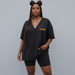 Artículo en Oferta: Conjunto de 2 Piezas para Mujer, 100% Algodón, Color Sólido, Camiseta con Cuello en V y Pantalones Cortos Holgados con Hombros Caídos - Product Image 4