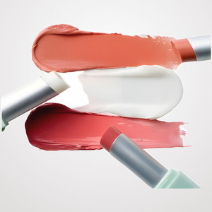 Baume à lèvres logo KAINE Glow Melting Rip Balm en gros, naturel, hydratant, cosmétiques de beauté, produits de maquillage - Product Image 4