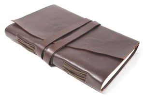 Cuaderno de Papel de Algodón Reciclado Hecho a Mano con Cubierta Suave de Estilo Étnico Premium, Diario con Aspecto Bohemio y Encuadernación Cosida con Cuero Marrón - Product Image 2