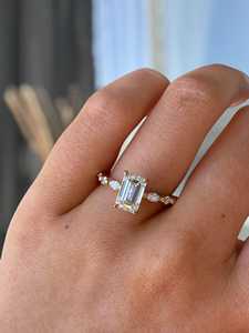 Bague solitaire en diamant taille émeraude 2,00 carats, certifiée IGI, cultivé en laboratoire, or massif 14 carats, bijoux fins pour fiançailles - Product Image 3