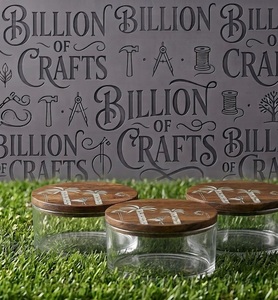 Boîte de rangement ronde en acrylique transparent pour chocolat avec couvercle en bois gravé motif palmier - Product Image 3
