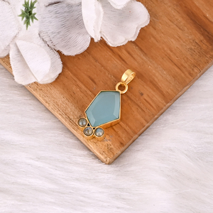 Pendentif en laiton plaqué or avec pierre précieuse naturelle de calcédoine aqua et labradorite taille fantaisie pour femme - Product Image 3
