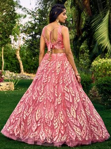 Vestido de Dama de Honor de Organza Rosa Bordado, Cuello en V, Sin Mangas, Estilo Clásico, Largo hasta el Suelo - Product Image 4