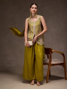 Conjunto de Kurti sin mangas bordado de diseñador con pantalones Palazzo y Dupatta |   Traje Étnico para Mujer para Fiestas - Product Image 2