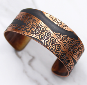 Pulsera de Cobre Puro Sólido al por Mayor con Grabado Láser de Motivo de Grano de Madera, Brazalete de Metal Antiguo Duradero y Libre de Químicos - Product Image 3