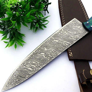 Couteau de chef en acier Damas avec motif décoratif et manche en bois pour cuisine professionnelle et usage domestique - Product Image 4