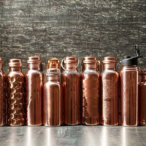 Botella de agua de cobre puro de alta calidad Premium Elegantemente diferentes diseños Día de San Valentín Embalaje Premium adecuado para fiestas - Product Image 1