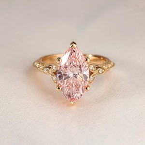 Élégante bague de fiançailles vintage en argent sterling 925 avec halo de diamants roses marquise cultivés en laboratoire, certifiée IGI, luxe VVS, diamant fin - Product Image 1