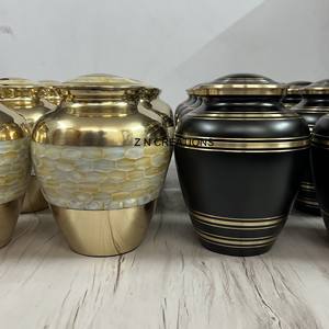 Urnes funéraires haut de gamme en nacre pour cendres humaines, urne en laiton avec incrustation de nacre, urnes à cendres en laiton fabriquées à la main en Inde - Product Image 6