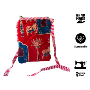 Bolso Bandolera Rojo de Algodón Hecho a Mano con Estampado Animal, Diseño Acolchado en Diamantes, Correa a Rayas, Cierre de Cremallera, Estilo Bohemio, Sostenible - Product Image 3