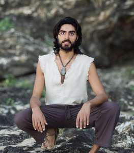 Camiseta sin mangas hecha a mano para hombre, con cuello en V profundo, artesanía y estética bohemia moderna, camiseta para mujer - Product Image 3