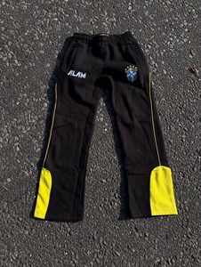 Ensemble de survêtement de football personnalisé avec logo premium pour homme, style Y2K, comprenant un sweat à capuche court zippé avec badge Brésil et un pantalon de survêtement évasé, design N=Custom Country - Product Image 3