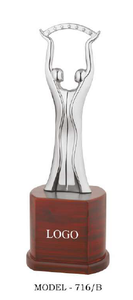 Trofeo metálico con tema de amor y base grabada, modelo 716 A B C, trofeo deportivo duradero de metal con base de madera negra - Product Image 5
