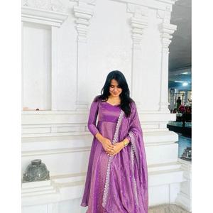 ชุดราตรีผ้าตาข่ายลายทแยงด้านล่างพร้อมลาเวนเดอร์ dupatta มาใหม่ - Product Image 5