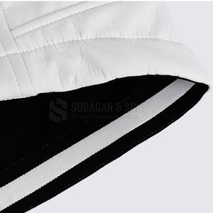 Veste de cyclisme coupe-vent, design léger avec tissu respirant et détails réfléchissants pour les sorties sur route et sur sentier - Product Image 4