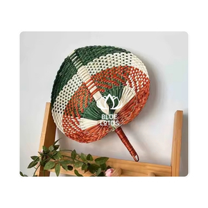 Éventail en feuille de palmier tressé à la main, le plus vendu, pour les fêtes de mariage en extérieur et les ustensiles de refroidissement estival efficaces, distribution en gros - Product Image 1