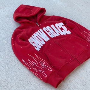 Sudadera con capucha roja Snow Grace, con cremallera, forro polar, detalles de pedrería y mangas con estampado de llamas - Product Image 6