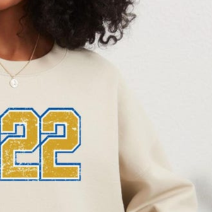 Sweat-shirt col rond personnalisé style universitaire, pull en polaire oversize avec patch brodé, vêtement décontracté streetwear - Product Image 5
