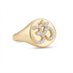Bague signet en or massif 14 carats gravée avec le symbole Om, sertie de diamants de laboratoire E VVS, cadeau de méditation yoga, bague unisexe, bijoux spirituels hindous - Product Image 3