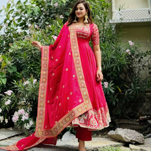 Hermoso traje Anarkali de diseñador para fiestas, en un nuevo y elegante estilo. - Product Image 1