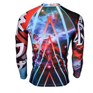 เสื้อรัดรูปผู้ชาย 100% โพลีเอสเตอร์ ยืดหยุ่น แห้งเร็ว แขนสั้น สำหรับออกกำลังกายและว่ายน้ำ ผลิตในประเทศปากีสถาน - Product Image 3