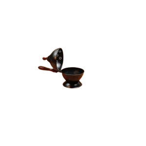 Brûleur d'encens portable en métal noir mat écologique avec poignée en bois et design traditionnel - Product Image 1