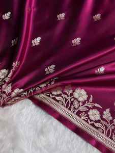 Sari de Seda Pura Banarasi Mashru Katan con Tejido Floral Meenakari, Suave y de Primera Calidad, Hecho a Mano, para Bodas, Fiestas y Protección Solar - Product Image 2