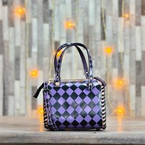 Bolso de Mano de Cuero Genuino a Cuadros Morado y Negro de Lujo, con Asa Superior y Cierre de Cremallera, Tipo Duffel - Product Image 2