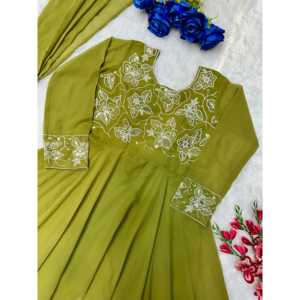 Vestido Anarkali de poliéster de diseñador para fiesta con elegante bordado que le da un look elegante - Product Image 6