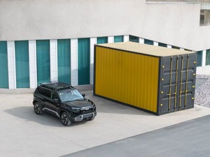 Voiture modifié<span class=keywords><strong>e</strong></span> <span class=keywords><strong>Formula</strong></span> Leopard Titanium 3 avec toit ouvrant, plateforme de toit, échelle latérale, petit sac à dos et aileron arrière - Product Image 5