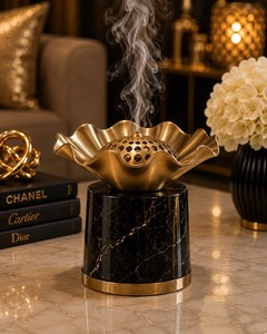 Brûleur d'encens suspendu haut de gamme avec cadre en forme de croissant de lune et bol décoratif doré, idéal pour les maisons et hôtels de luxe - Product Image 5