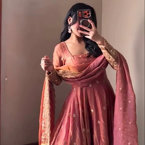 Ensemble de robe longue Anarkali de créateur pour femme, entièrement cousu, en soie Fandy, pour Diwali, mariage, soirée, avec broderie lourde, extensible et à séchage rapide - Product Image 1