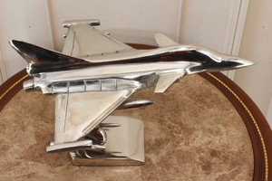 Modèle d'avion de chasse Rafale en métal avec support, argenté et doré, en métal moulé sous pression, objet de collection pour la décoration de bureau, de maison ou de bureau. - Product Image 3