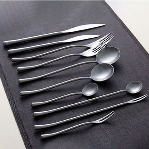 Ensemble de couverts noir mat au design minimaliste, compatible lave-vaisselle, en métal, pour mariage, dîner ou réception - Product Image 6