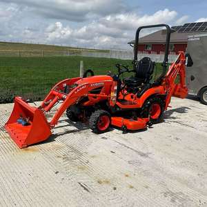 Fournisseur en gros pas cher de tracteurs Kubota BX-23S d'occasion très demandés avec tondeuse, pelle rétrocaveuse et chargeur frontal, tracteurs agricoles à vendre - Product Image 1