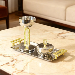 Brûle-encens de luxe en métal argenté et bol assorti avec supports dorés texturés sur plateau de service rectangulaire, idéal pour la décoration intérieure - Product Image 5