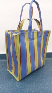 กระเป๋าช้อปปิ้งมีหูหิ้วสองด้านทำจากไนลอนรีไซเคิลสามารถปรับแต่งได้มีกระเป๋าด้านหน้าและด้านบนมีเชือกรูด - Product Image 6