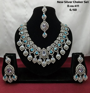 Indian Bridal Gold Plated CZ Choker Necklace <b>Set</b> Emerald Green White Cubic Zirconia Heavy Choker Earrings Mang Tika High Quality - Product Image 3
