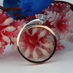 Bague solitaire poussière d'étoile bague de fiançailles de mariage en diamant de laboratoire de coupe ronde style solitaire bague en diamant de laboratoire délicat pour les femmes - Product Image 3