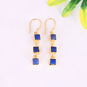 Pendientes Elegantes y Minimalistas de Plata de Ley 925 Chapados en Oro con Triple Piedra de Lapislázuli Natural para Mujer - Product Image 1