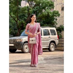 Sari de Seda Chinon con Bordado de Diseño y Blusa Sin Coser en Rosa Bebé - Product Image 1